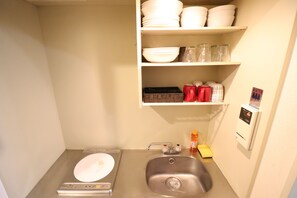 City Room, Non Smoking | Private kitchenette | Full-size fridge, microwave, stovetop, electric kettle - Arkadia ef (Osaka)