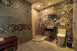 Shower, rainfall showerhead, hair dryer, slippers - Jimeihomestay B&B (Ji'an)