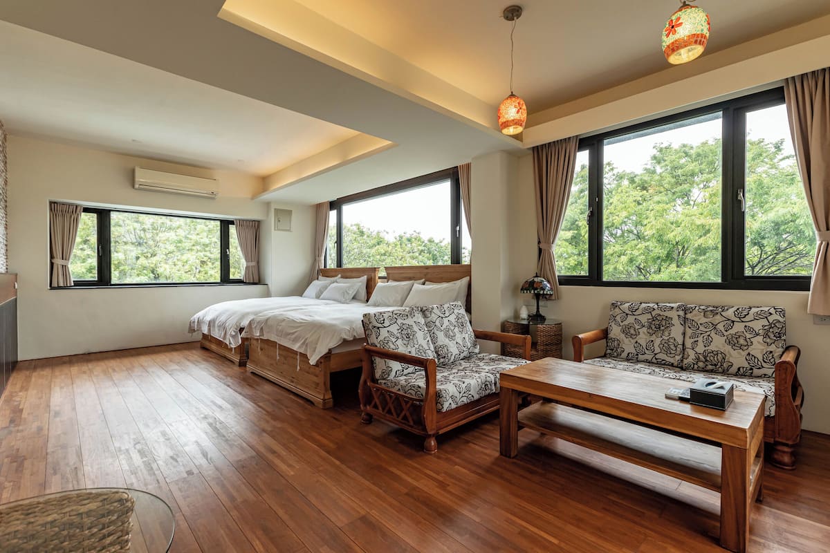 3 habitaciones, cortinas blackout y ropa de cama