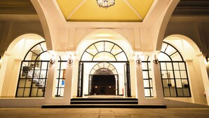 A grand entrance with arched windows and a chandelier. - Solar hotel (Siem Reap)