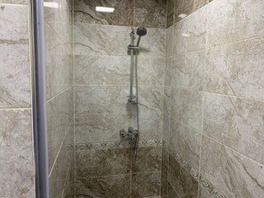 Rainfall showerhead, free toiletries, hair dryer, bathrobes - Sahil Boutique Hotel (Baku)
