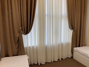 经典双人房或双床房 | 泰普尔床垫、办公桌、笔记本电脑工作区、隔音