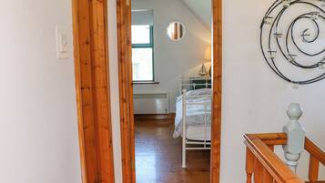 Cottage | 3 bedrooms, individually decorated, individually furnished, free WiFi
