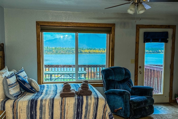 Phòng cơ bản, 2 giường cỡ queen, không hút thuốc, quang cảnh hồ | Bộ đồ giường kháng dị ứng, nệm Tempur-Pedic, trang trí khác biệt