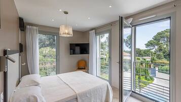 7 habitaciones, escritorio, tabla de planchar con plancha y wifi