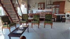 Living area - Private apartment in Colombo 5 (Colombo)