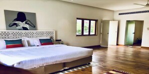 3-Bhk Private Pool Villa | Desk, soundproofing, bed sheets