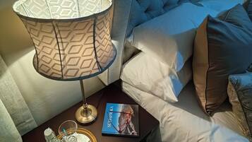 Suite Luxe | 1 chambre, coffres-forts dans les chambres, décoration personnalisée