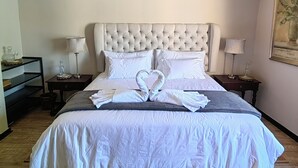Luxury Suite | In-room safe, desk, laptop workspace, blackout drapes - Ing at Sandstone (Fouriesburg)