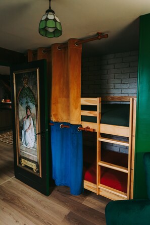 2 bedrooms, desk, travel crib, free WiFi