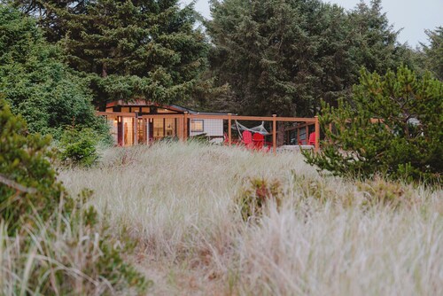 Remodeled Copalis Beach cottage with fully fenced yard