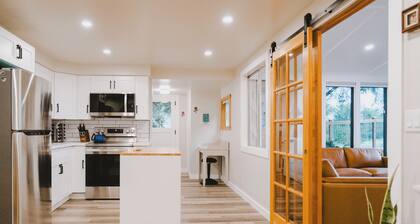 Remodeled Copalis Beach cottage with fully fenced yard