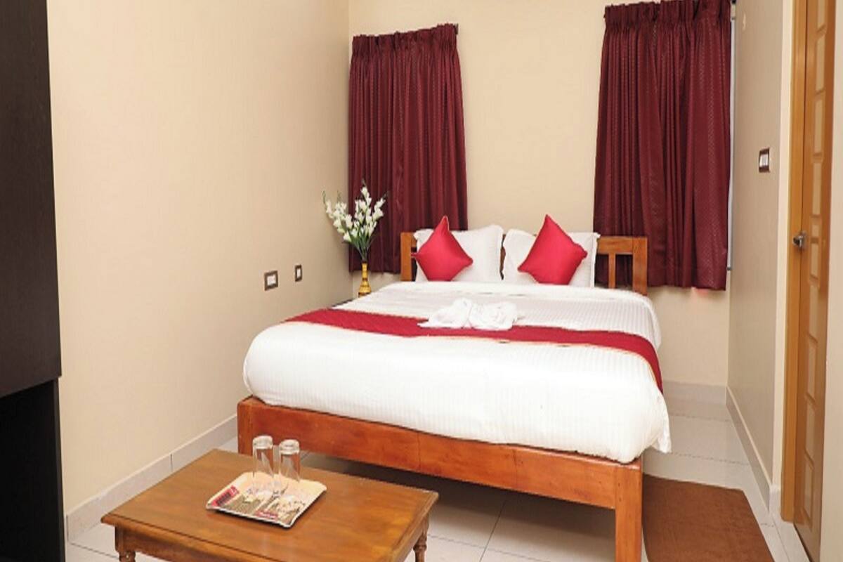 Egyptian cotton sheets, premium bedding, desk, bed sheets