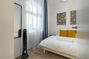 1 bedroom, desk, free WiFi, bed sheets