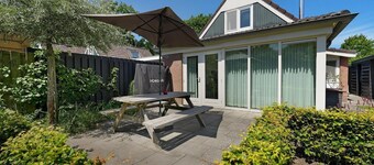 Gezellig vakantiehuis met groen omheinde tuin dichtbij zee.