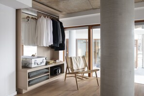 Caja fuerte, cunas gratuitas, wifi gratis y ropa de cama