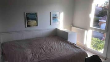 4 bedrooms, bed sheets