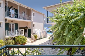 Property grounds - M1 Room with Shared Pool, Wi-Fi, and Air Conditioning (Lefkada)