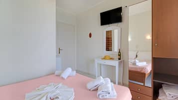 1 bedroom, free WiFi, bed sheets