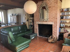 Téléviseur, foyer, lecteur de DVD