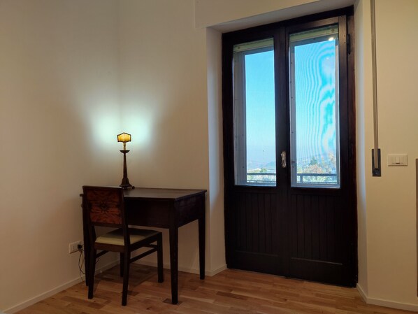 Interior - Apartment 'Hoarder's Home Gallery' with Private Terrace, Private Garden and Air Conditioning (Fermo)