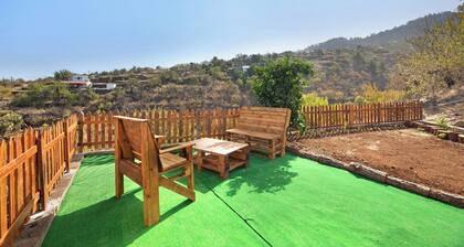 Holiday Home 'Casa Mimí' with Sea View, Private Terrace and Private Garden