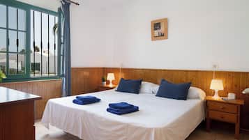 1 slaapkamer, een strijkplank/strijkijzer, gratis wifi, beddengoed