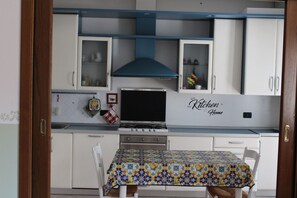 Geladeira, fogão, cooktop, lava-louças