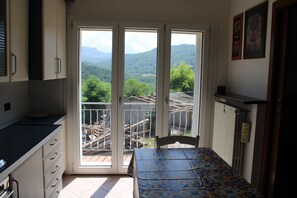 Interior - Holiday Apartment "Relax And Apartment" with Mountain View, Private Terrace & Wi-Fi (Sant'Agata Feltria)