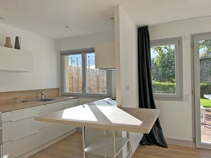 Fridge, microwave, oven, stovetop - Holiday Apartment "Au P'tit Colombier" with Private Terrace & Shared Garden (hillion)