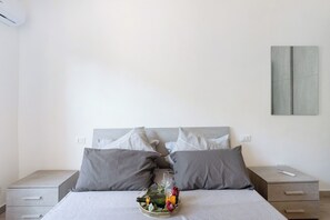 1 bedroom, free WiFi, bed sheets - Holiday Apartment "Grecale" with 2 Balconies and Wi-Fi (La Spezia)