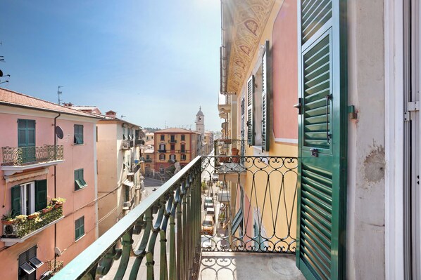 Property grounds - Holiday Apartment "Grecale" with 2 Balconies and Wi-Fi (La Spezia)