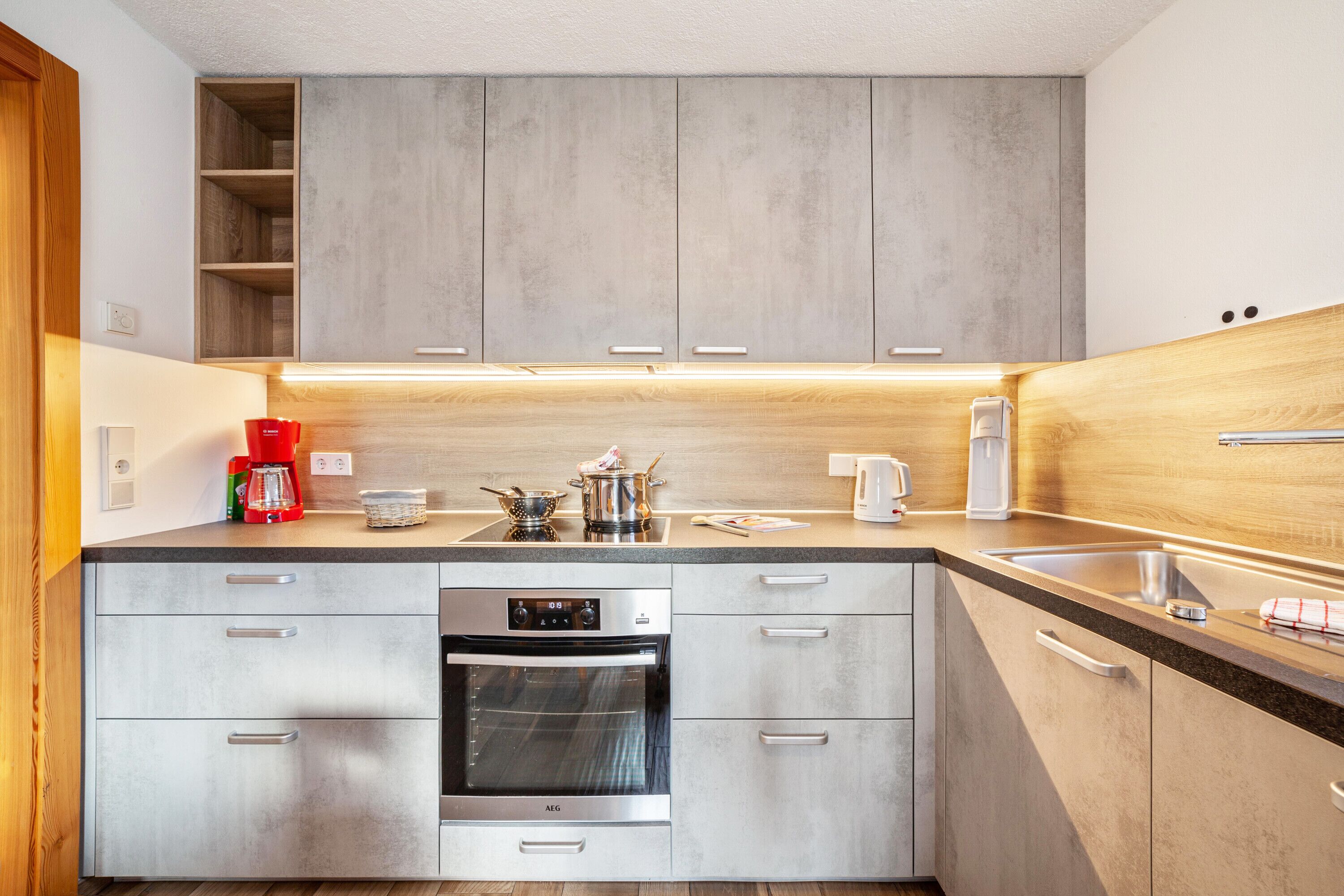 Kühlschrank, Ofen, Herdplatte, Geschirrspüler