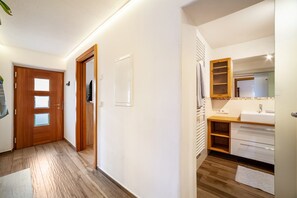 Interior - Apartment "Unterortsgut" with Private Garden & Wi-Fi (Dorf Tirol)