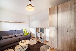 TV - Apartment "Unterortsgut" with Private Garden & Wi-Fi (Dorf Tirol)