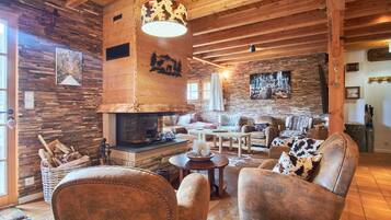 Télévision, cheminée