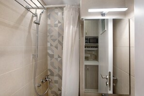 Shower, hair dryer, towels - Holiday Apartment "Casa Doppia 3" with Sea View, Balcony & Wi-Fi (Zakynthos)