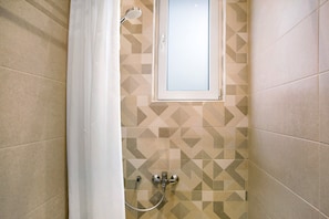 Dusche, Haartrockner, Handtücher