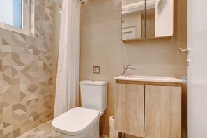 Shower, hair dryer, towels - Studio Apartment "Casa Doppia 1" with Sea View, Balcony & Wi-Fi (Zakynthos)