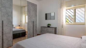 3 slaapkamers, een strijkplank/strijkijzer, gratis wifi, beddengoed