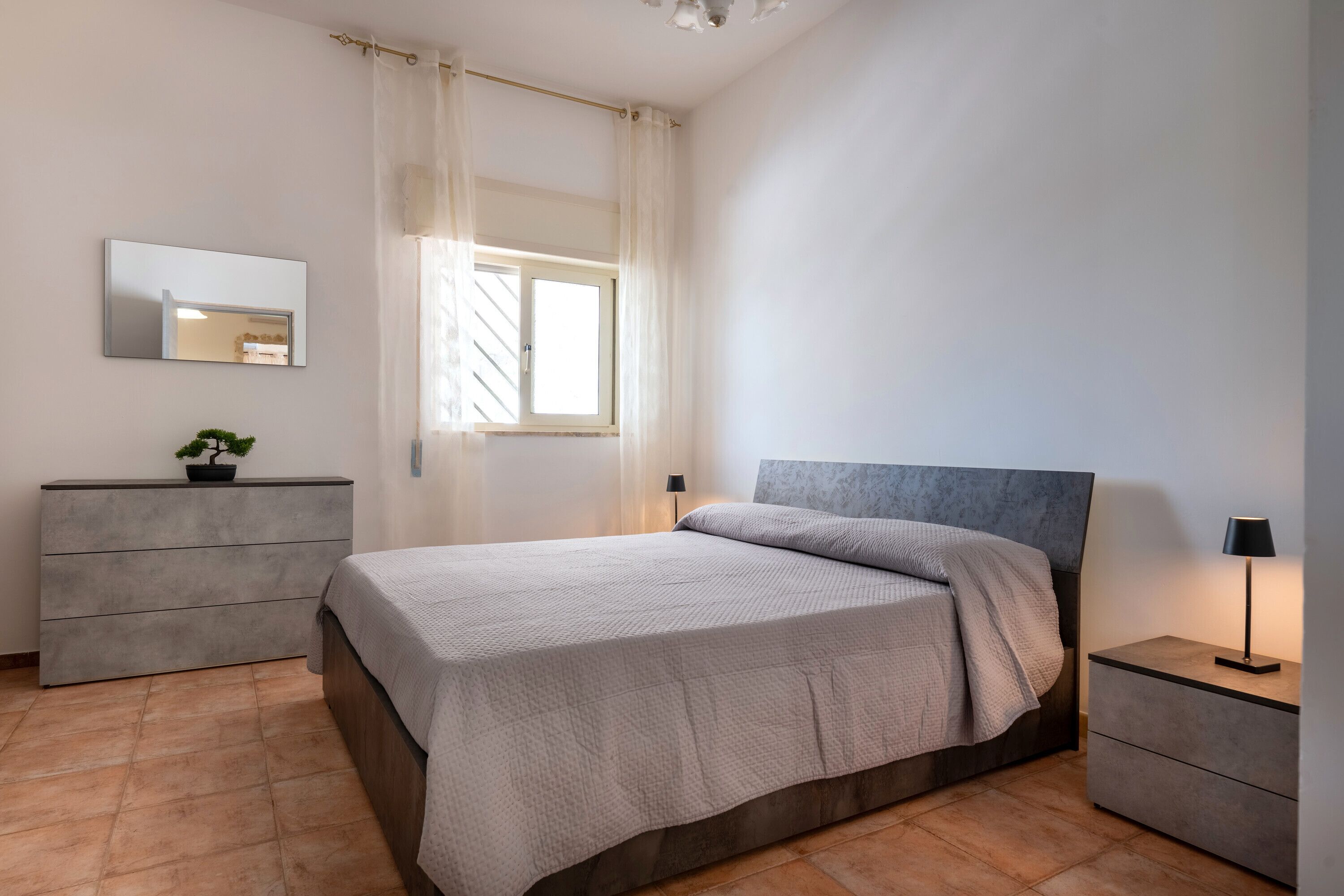 3 habitaciones, tabla de planchar con plancha y wifi gratis 