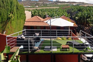 Outdoor dining - Holiday Home "Casa La Flamenca" with Sea Views, Private Pool and Wi-Fi (Tijarafe)