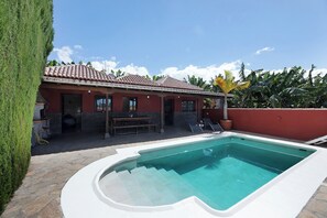 Pool - Holiday Home "Casa La Flamenca" with Sea Views, Private Pool and Wi-Fi (Tijarafe)