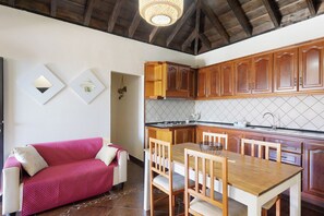 Interior - Holiday Home "Casa La Flamenca" with Sea Views, Private Pool and Wi-Fi (Tijarafe)