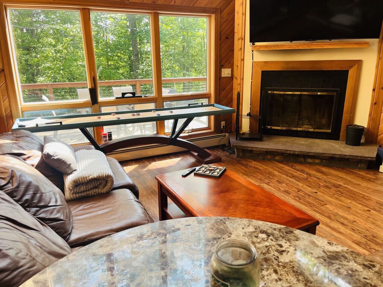 智能電視、壁爐、電子遊戲、DVD 播放機