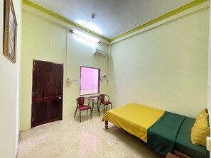 Room amenity - Sai Gon Cafe Hotel Tan Anh Tuan (Phu Quoc)