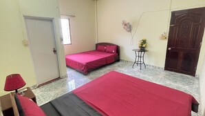 Comfort Triple Room | In-room safe, blackout curtains - Sai Gon Cafe Hotel Tan Anh Tuan (Phu Quoc)