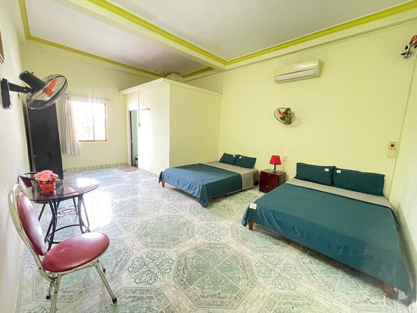 Standard Quadruple Room | Room amenity - Sai Gon Cafe Hotel Tan Anh Tuan (Phu Quoc)