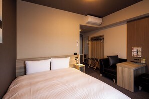 Semidouble room, Non smoking | Desk, iron/ironing board, free WiFi, bed sheets - Hotel Route Inn Miyoshi Ekimae (Miyoshi)