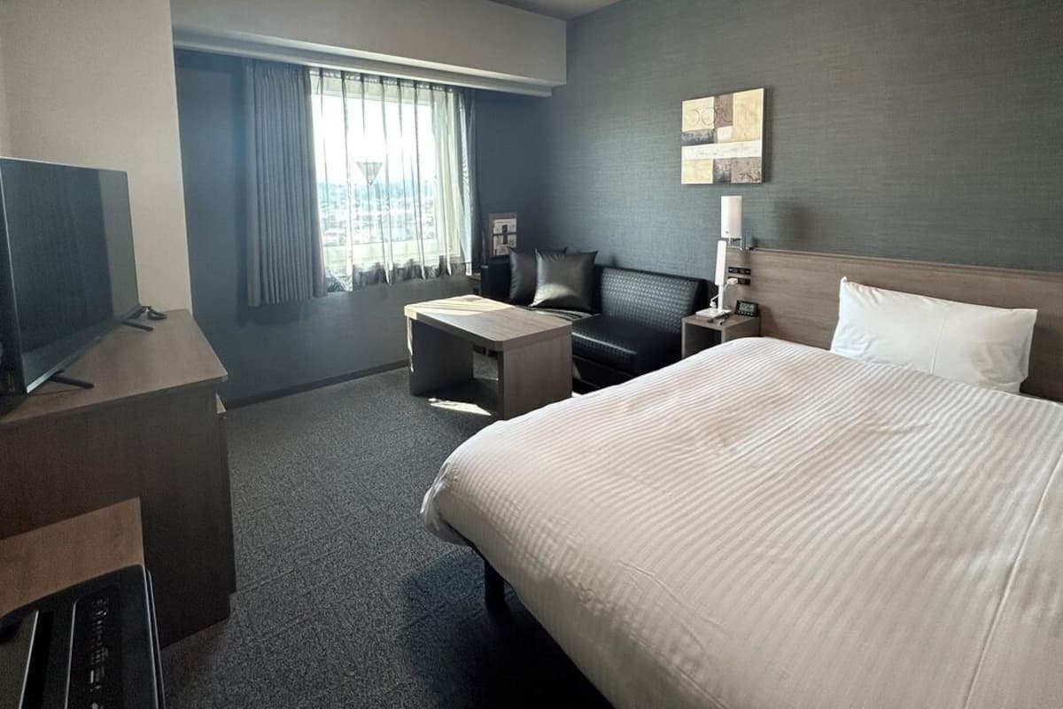 Desk, iron/ironing board (on request), WiFi (free), bed sheets